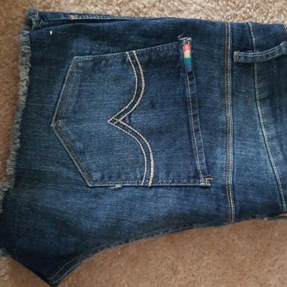 Levi's shorts - Picture 4 of 5